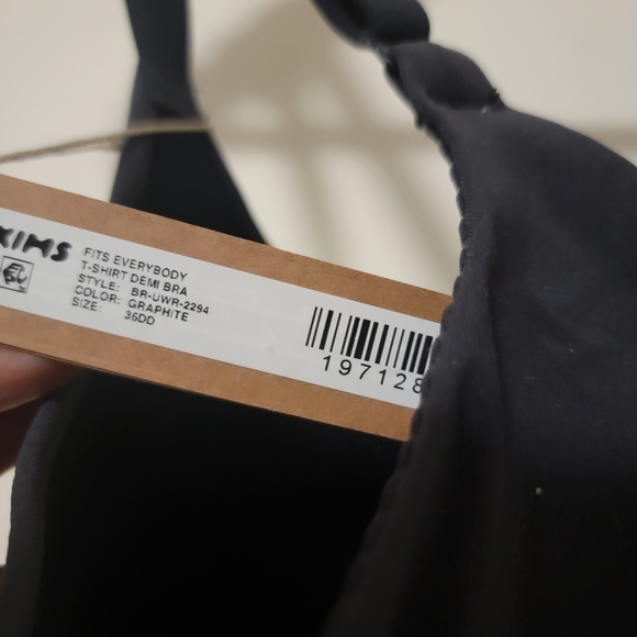 SKIMS Black Full Coverage Tshirt Demi Bra Nwt - Picture 3 of 3